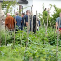 Milan Bandić teturao, suradnici ga pridržavali