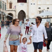 Tamara i Petra Ecclestone s obitelji prošetale Dubrovnikom