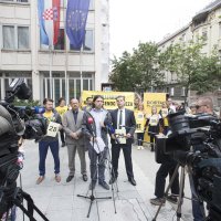 Prosvjed i konferencija za medije