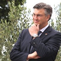 Šibenik: Premijer Plenković položio vijenac povodom 28. obljetnice oslobođenja Miljevačkog platoa