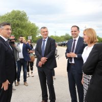 Šibenik: Premijer Plenković položio vijenac povodom 28. obljetnice oslobođenja Miljevačkog platoa