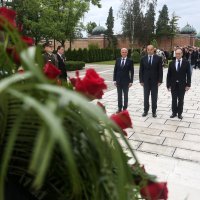 Orsat Miljenić na Mirogoju položio vijence povodom obilježavanja dana antifašističke borbe