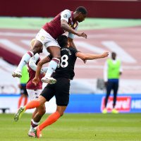 Premier liga, Aston Villa (Kortney Hause) - Chelsea (Olivier Giroud)