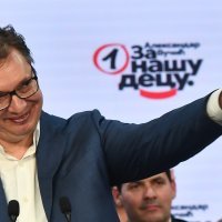 Aleksandar Vučić slavi pobjedu na izborima u Srbiji