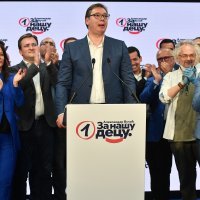 Aleksandar Vučić slavi pobjedu na izborima u Srbiji