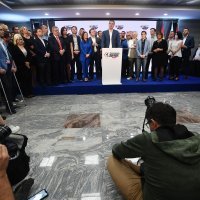 Aleksandar Vučić slavi pobjedu na izborima u Srbiji