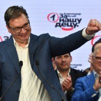 Aleksandar Vučić slavi pobjedu na izborima u Srbiji