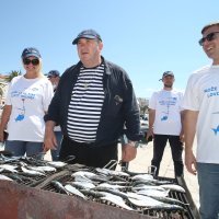 Kerum Splićanima dijelio srdele i majice s natpisom