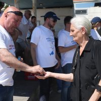 Kerum Splićanima dijelio srdele i majice s natpisom