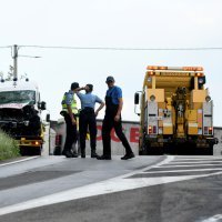 U sudaru kamiona i sanitetskog vozila poginule dvije osobe