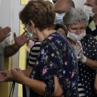 Gužva na otvorenju birališta u Mostaru za Parlamentarne izbore u Republici Hrvatskoj