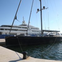 Jahta Queen Miri privezana u Puli