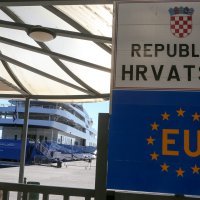 Jahta Queen Miri privezana u Puli