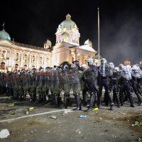 Sukob policije i prosvjednika na ulicama Beograda