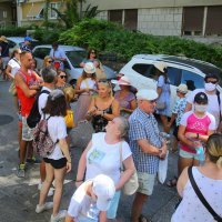 Poljaci čekaju u redu ispred konzulata u Splitu