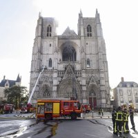 Požar u katedrali u Nantesu