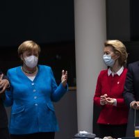 Nizozemski premijer Mark Rutte, njemačka kancelarka  Angela Merkel, predsjednica Europske komisije Ursula von der Leyen i franncuski predsjednik Emmanuel Macron