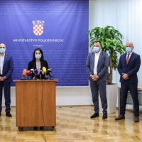 Marija Vučković i Ivan Anušić s predstavnicama mljekarske industrije