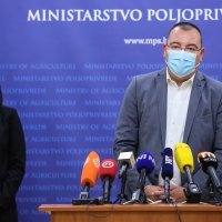 Marija Vučković i Ivan Anušić s predstavnicama mljekarske industrije