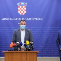 Marija Vučković i Ivan Anušić s predstavnicama mljekarske industrije