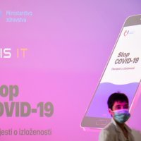 Ministar Vili Beroš i predsjednik Uprave APIS-a Saša Bilić predstavili mobilnu aplikaciju "Stop COVID-19"