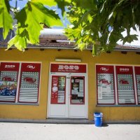 Vinkovci: Policajka ranila provalnika u pokušaju pljačke trgovine