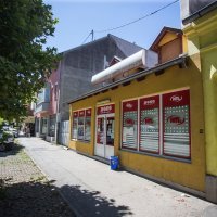 Vinkovci: Policajka ranila provalnika u pokušaju pljačke trgovine