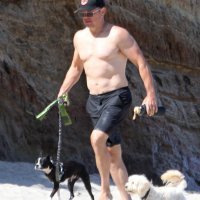 Luciana Barroso i Matt Damon na plaži