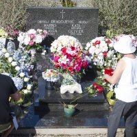 Polaganje vijenaca na grob Olivera Dragojevića na drugu godišnjicu smrti