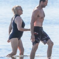 Hugh Jackman na plaži