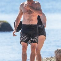 Hugh Jackman na plaži