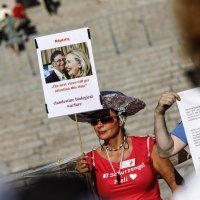Prosvjedi za i protiv mjera suzbijanja koronavirusa u Berlinu