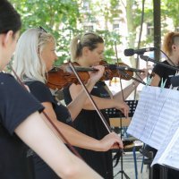 Gluhe violinistice na Zrinjevcu