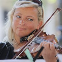 Gluhe violinistice na Zrinjevcu