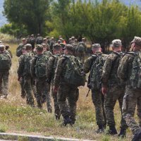 Prolazak pripadnika HV-a kroz Gračac na dvodnevnoj hodnji od Udbine do Knina