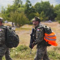 Prolazak pripadnika HV-a kroz Gračac na dvodnevnoj hodnji od Udbine do Knina