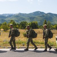 Prolazak pripadnika HV-a kroz Gračac na dvodnevnoj hodnji od Udbine do Knina