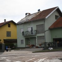 Olujno nevrijeme rušilo stabla i nosilo crijepove s krovova kuća