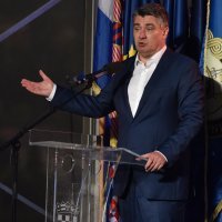 Predsjednik RH Zoran Milanović na kninskoj tvrđavi odlikovao generale VRO Oluja