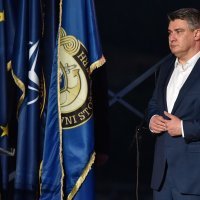 Predsjednik RH Zoran Milanović na kninskoj tvrđavi odlikovao generale VRO Oluja
