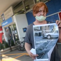 Zagrebački aktivisti ispred Holdinga parkirali autiće u znak prosvjeda protiv nabavke vozila