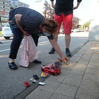 Zagrebački aktivisti ispred Holdinga parkirali autiće u znak prosvjeda protiv nabavke vozila