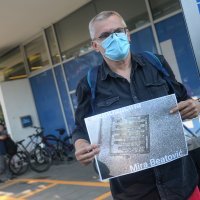 Zagrebački aktivisti ispred Holdinga parkirali autiće u znak prosvjeda protiv nabavke vozila