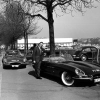 Jaguar E-type ’77 RW’ i ‘9600 HP’ demonstracijske vožnje u Ženevi 1961. Belgijski uvoznik Jaguara Jacques de Clippel