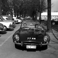 Jaguar E-type ‘77 RW’ u Ženevi 1961. Test vozač i razvojni inženjer Norman Dewis JDHT