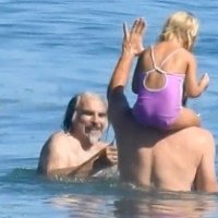 Leonardo DiCaprio s obitelji na plaži