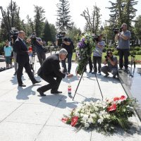 Izaslanstvo HDZ-a položilo vijence na grobove Franje Tuđmana i Gojka Šuška