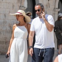 Joško Lokas u društvu djevojke Jelene prošetao Stradunom