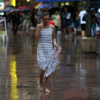 Rijeka: Ljetni pljusak na Korzu natjerao prolaznike u bijeg