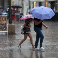 Rijeka: Ljetni pljusak na Korzu natjerao prolaznike u bijeg